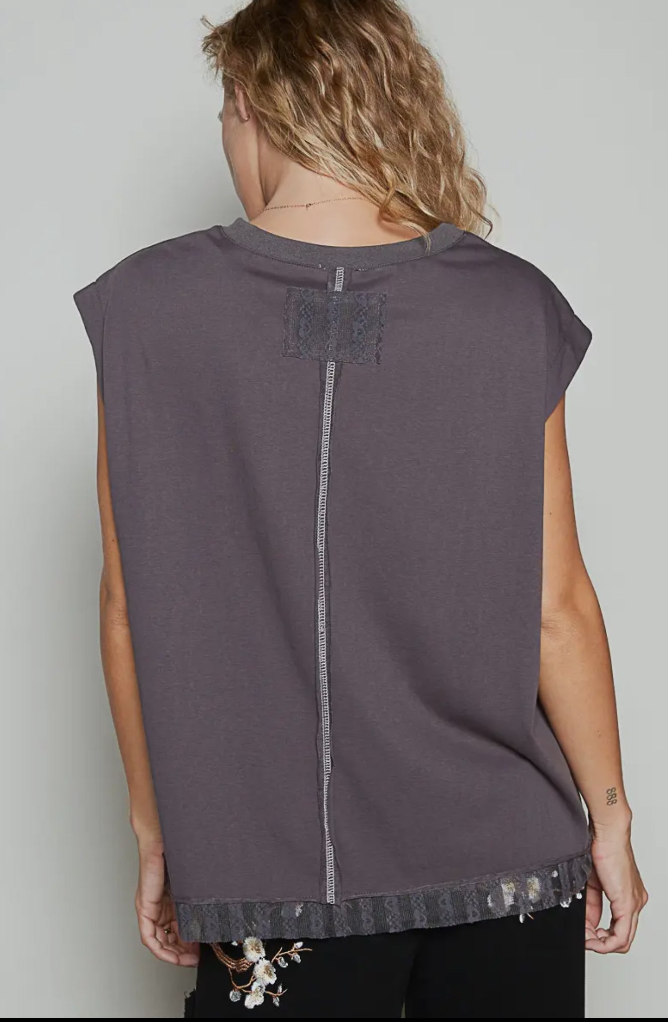 Gray Sleeveless Star Patch Top