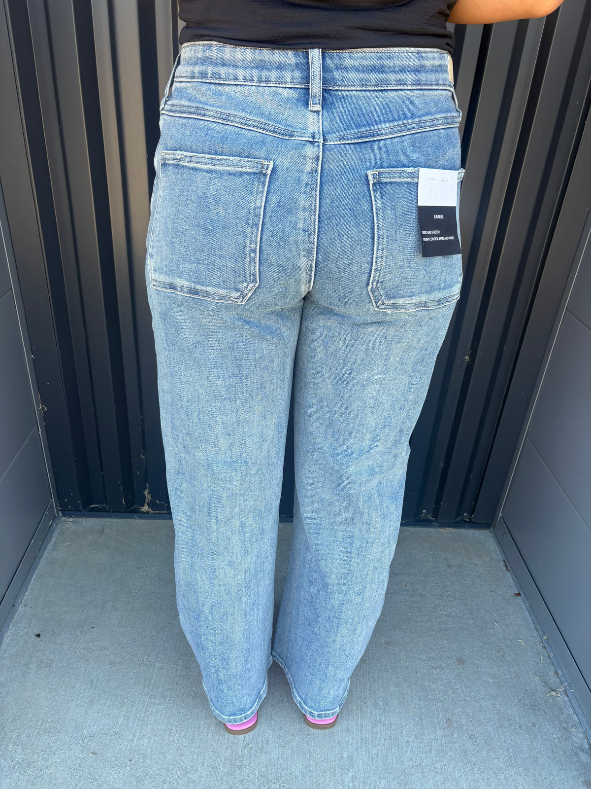 Pleated Barrel Jeans