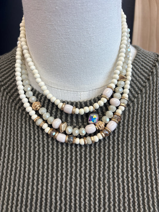 beaded cream necklace with gem